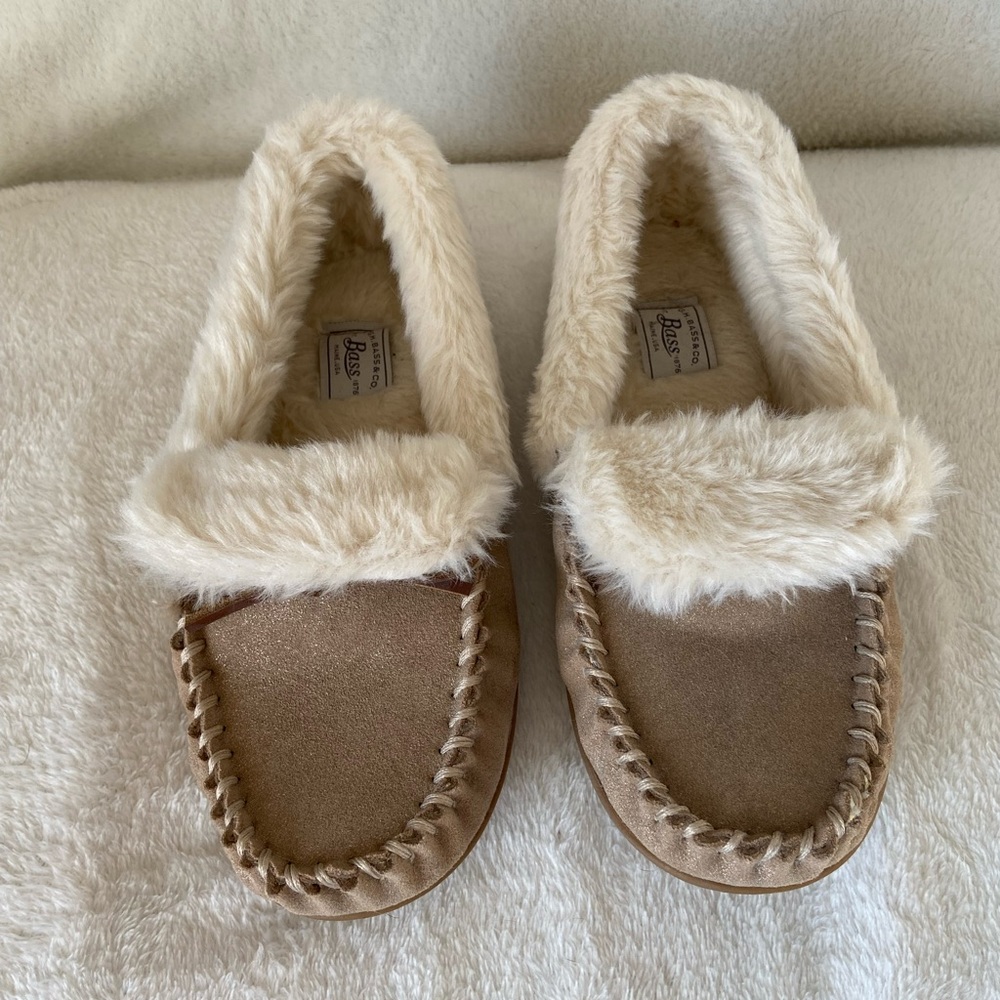 Women’s cream sparkly moccasins. Size 7. New never worn.
